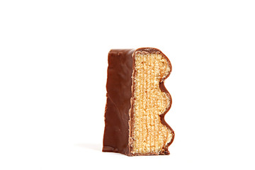 Ein Stück Baumkuchen auf weiß isoliert