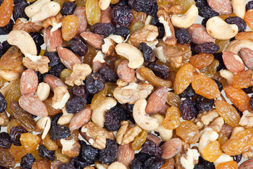 mixed nuts and raisins