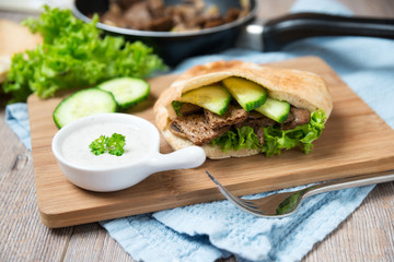 Gefüllte Pita mit Sojafleisch