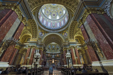 Fototapeta na wymiar Budapest Basilika St Stephan Innenaufnahme