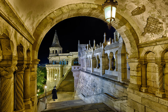 Budapest Fischerbastei beleuchtet