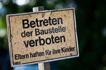 signboard do not enter - in german