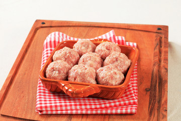 Raw meatballs
