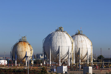 Spherical silos and tanks