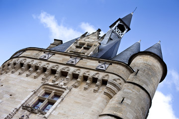Façade de la Porte Cailhau à Bordeaux, France