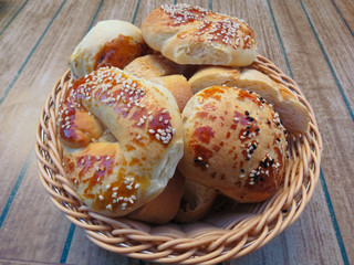 Bake in a basket on table