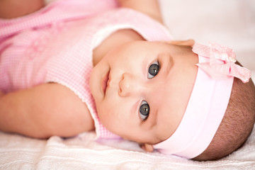 Obraz na płótnie Canvas cute baby girl in a pink dress