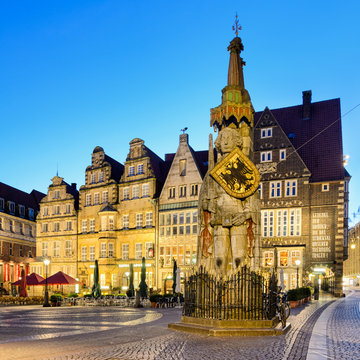 Die Statue von Roland am Marktplatz von Bremen