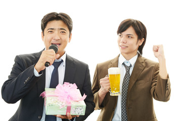 乾杯する二人のビジネスマン