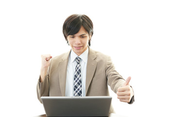 ガッツポーズのビジネスマン