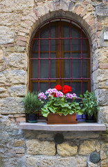 Fototapeta na wymiar piękne toskańskie okno, Volterra, Włochy