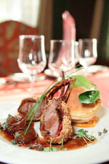 Rack of lamb with caramelized onions and bread