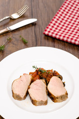 Schweinefilet gebraten im Hochformat