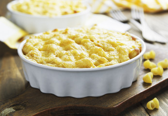 Pasta baked with cheese