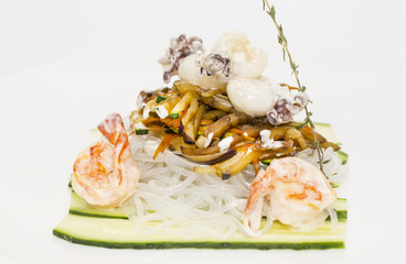 salad of noodles and seafood