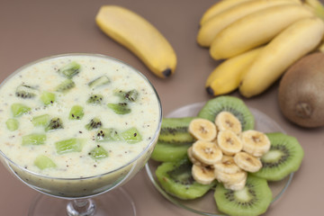 Smoothie banana and kiwi.