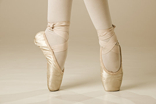 Ballet dancer feet - gold