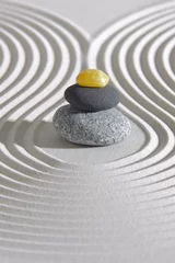 Foto auf Glas Japan-Zen-Garten mit Steinen in geharktem Sand © Wolfilser
