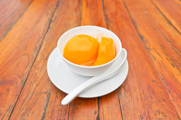 Peach in syrup