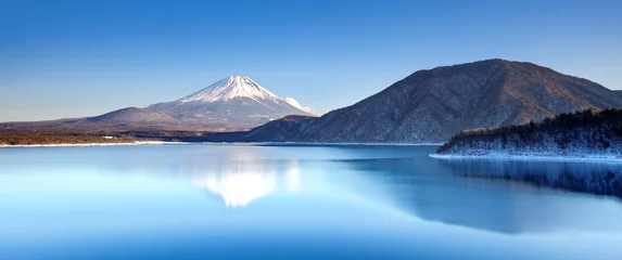 Gordijnen Mount Fuji en Motosu-meer in het winterseizoen © torsakarin