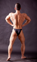Naklejka premium young bodybuilder posing