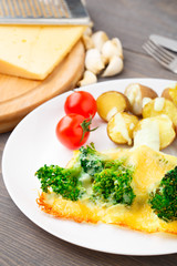 Broccoli gratin with cheese and baked potato