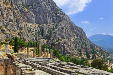Fototapeta na wymiar Ruiny świątyni Apollo w Delphi, Grecja