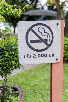 Smoke prohibit sign in the park