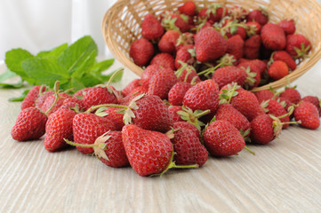 Baskets of strawberries sprinkled on the table