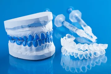 Foto auf Acrylglas Zahnärzte individuelles Set zur Zahnaufhellung