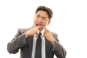 歯痛を訴えるビジネスマン