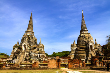 Fototapeta premium Two anceint pagodab with blue sky