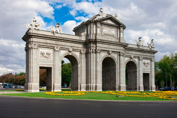 Fototapeta na wymiar Puerta de Alcala