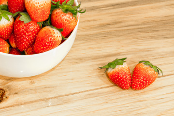 fresh strawberries in bowl