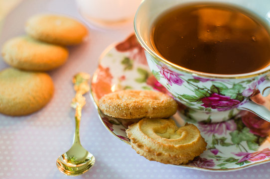 English tea with cookies