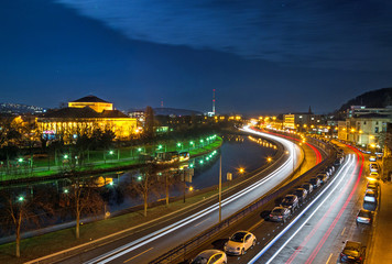 Fototapeta na wymiar Saarbrücken - miasto i autostrada State Theatre w nocy