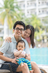 Obraz premium Happy Asian Family Playing in the pool