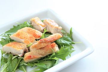 Fototapeta na wymiar grilled chicken on baby leaf salad
