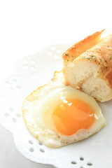 french bread and sunng side up egg