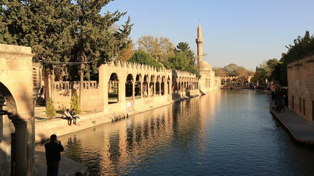 fish lake and Halil-ur Rahman Mosque, wide angle pan shoot