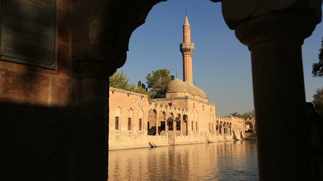 fish lake and Halil-ur Rahman Mosque, wide angle zoom out