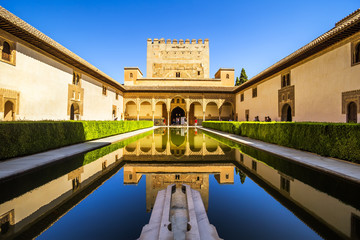 Courtyard of the Myrtles (Patio de los Arrayanes) in La Alhambra - obrazy, fototapety, plakaty