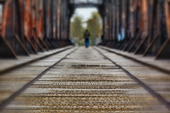 Hubbr&uuml;cke Magdeburg entfliehender Mensch