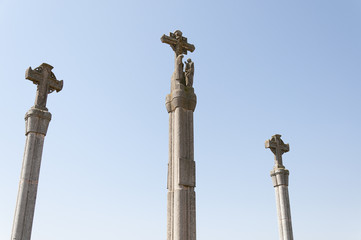 Tres cruces en el camino