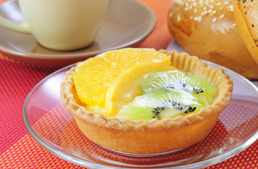 Fruit tart breakfast