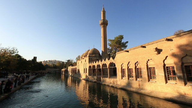 fish lake and Halil-ur Rahman Mosque, wide angle pan shoot
