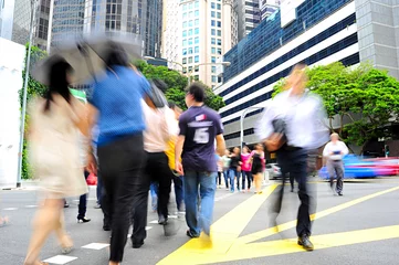 Photo sur Plexiglas Singapour Crossing the street