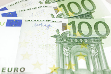 100-Euro-Scheine   -  Nahaufnahme