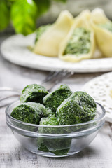 Stuffed pasta shells