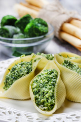 Stuffed pasta shells